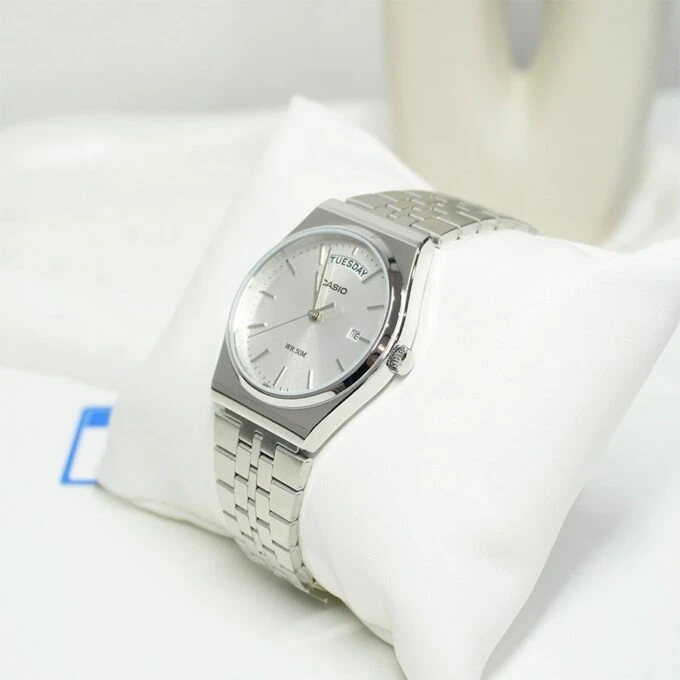 Montre Homme Casio MTP-B146D-7AVDF – Acier inoxydable, 40,8 mm, Bracelet acier, Résistante 50m, Affichage jour/date, Précision ±20s/mois, Verre minéral, 3 ans autonomie