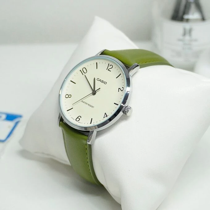 Montre analogique Casio Pour Homme, Minimaliste, Bracelet en Cuir Vert, Cadran Beige Concave, 3 Aiguilles - MTP-VT03L-7BDF