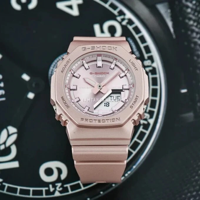 Montre Classique - Casio G-Shock Femme - Résistante aux Chocs, Étanche 200M, Double LED, Design Rose Nacré - Résine Biosourcée - GMA-P2100ST-4ADR
