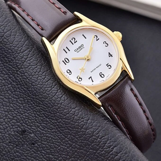 Montre Femme Casio - LTP-1094Q-7B4RDF - Bracelet en Cuir Marron - Affichage analogique - Résistant à l'eau