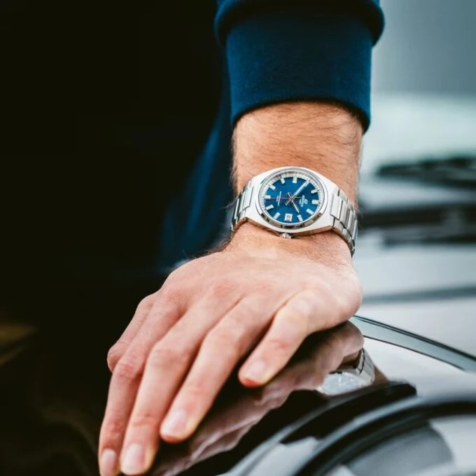 Montre Casio Edifice EFB-109D-2AVDF Homme – Chronographe, Dateur, Verre Saphir, Boîtier Acier Argent, Bracelet Acier Déployante, 38 mm, 100 m Étanche, Chic, Quartz,