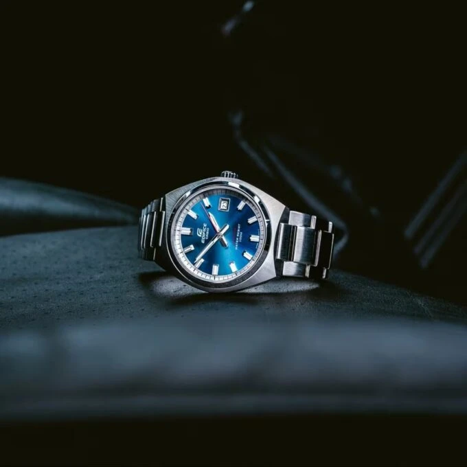 Montre Casio Edifice EFB-109D-2AVDF Homme – Chronographe, Dateur, Verre Saphir, Boîtier Acier Argent, Bracelet Acier Déployante, 38 mm, 100 m Étanche, Chic, Quartz,