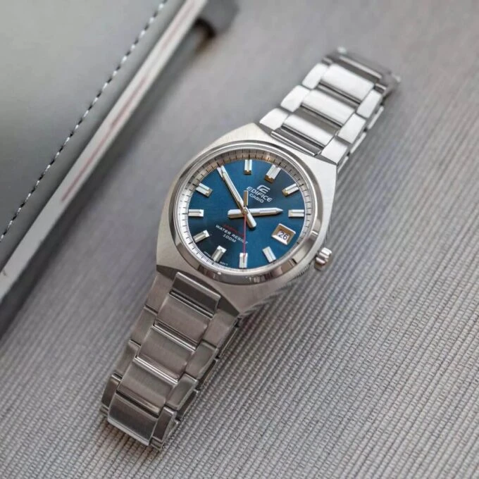 Montre Casio Edifice EFB-109D-2AVDF Homme – Chronographe, Dateur, Verre Saphir, Boîtier Acier Argent, Bracelet Acier Déployante, 38 mm, 100 m Étanche, Chic, Quartz,