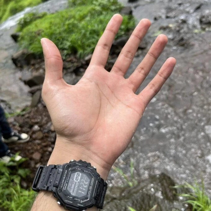 Montre Sport Homme Casio – Résine et Acier Inoxydable, Quartz Digital, Étanche 100m, Verre Résine, Lunette Noire Plaquée Ionique, Double Fuseau Horaire, Chronomètre 1/100s, Compte à Rebours 24h, Alarme Quotidienne, Rétroéclairage LED Ambre, Autonomie 10 Ans – MWD-110HB-1BVDF