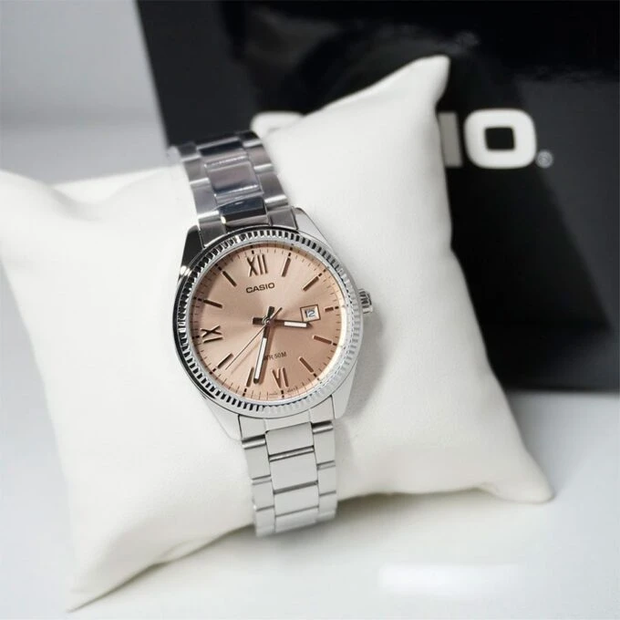 Montre Casio LTP-1302DD-4A2VDF Femme - Bracelet Acier Inoxydable, Résistance 50m, Affichage Analogique, Verre Minéral - Placage Ionique - Rose Gold - LTP-1302DD-4A2VDF