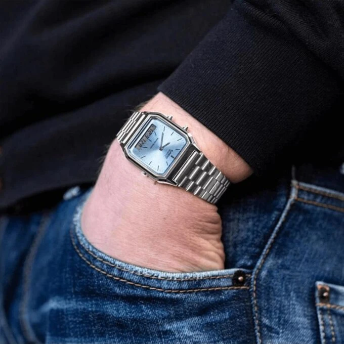 Montre Casio AQ-230A-2A1MQYDF - Design Pratique avec Chronomètre et Alarme Quotidienne - Verre Saphir