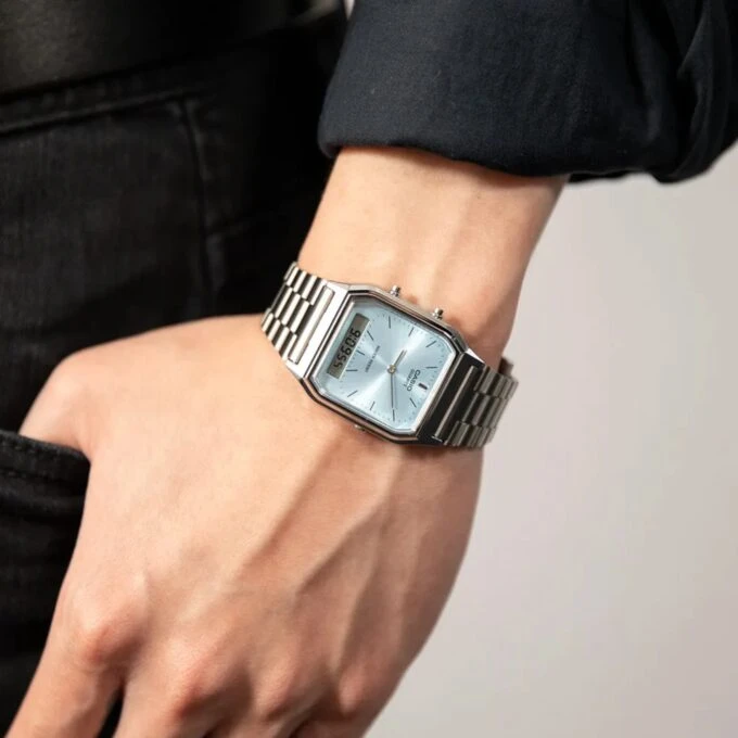 Montre Casio AQ-230A-2A1MQYDF - Design Pratique avec Chronomètre et Alarme Quotidienne - Verre Saphir