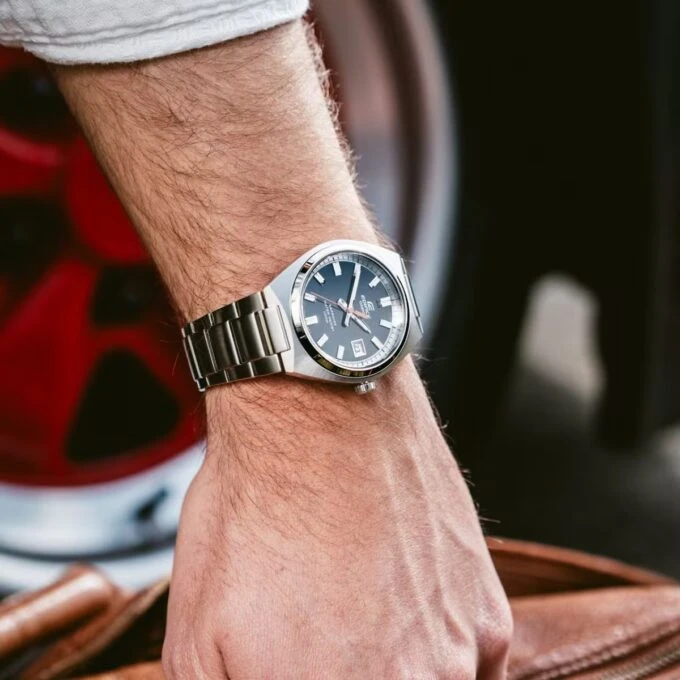 Montre Chic Homme Casio Edifice – Acier Inoxydable, Quartz Analogique, Étanche 100m, Verre Saphir, Bracelet Métal Argenté à Boucle Déployante, Dateur, Boîtier Rond 38mm – Argenté – Référence à préciser - EFB-109D-1AVDF