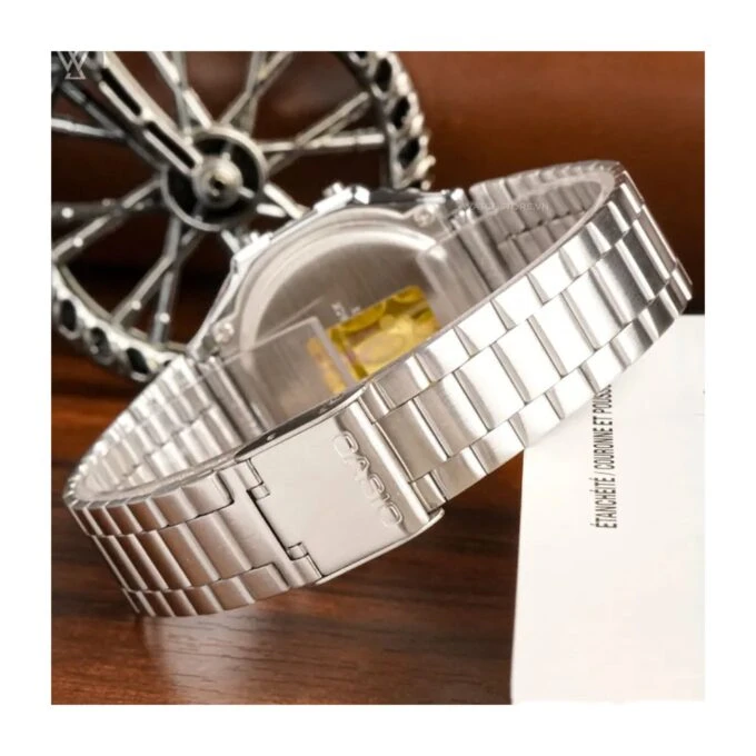 Montre Classique Homme Casio A168WA-5AYDF - Bracelet Acier Inoxydable, Affichage Digital, Rétroéclairage LED, Étanche - Argent - Référence A168WA-5AYDF