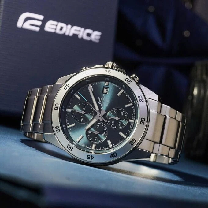 Montre Sport Homme Casio Edifice Analogique Chronographe Cadran Bleu Grisâtre - EFR-526D-2AVUDF