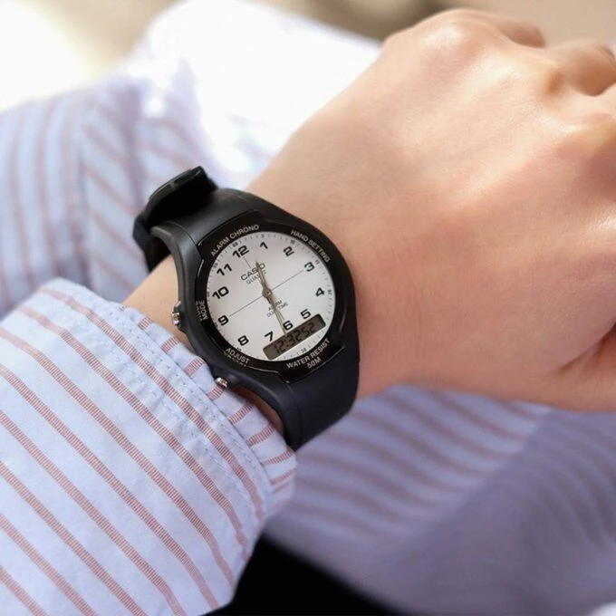 Montre CASIO Unisexe - Bracelet Noir En Resine - Cadran Blanc - Boitier En Resine - 12 Mois De Garantie - AW-90H-7BVDF