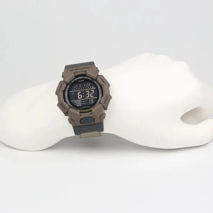 Montre Sport Homme Casio G-Shock GD-010CE-5DR – Carbone Synthétique, Quartz Japonais, Étanche 200m, Bracelet Tissu – Marron – Référence GD-010CE-5DR