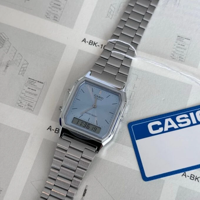 Montre Casio AQ-230A-2A1MQYDF - Design Pratique avec Chronomètre et Alarme Quotidienne - Verre Saphir
