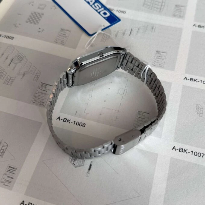 Montre Casio AQ-230A-2A1MQYDF - Design Pratique avec Chronomètre et Alarme Quotidienne - Verre Saphir