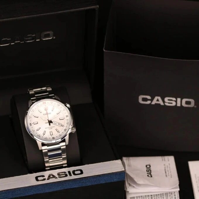 Montre Classique Homme - Casio - Quartz, Acier Inoxydable, Étanche 100m, Affichage Jour/Date, Aiguilles Lumineuses - Argenté - MTD-130D-7AVDF