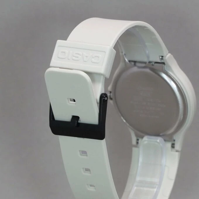 Montre Jeunesse Casio - MQ-24UC-8BDF - Bracelet en résine blanc - Affichage analogique - Résistant à l'eau