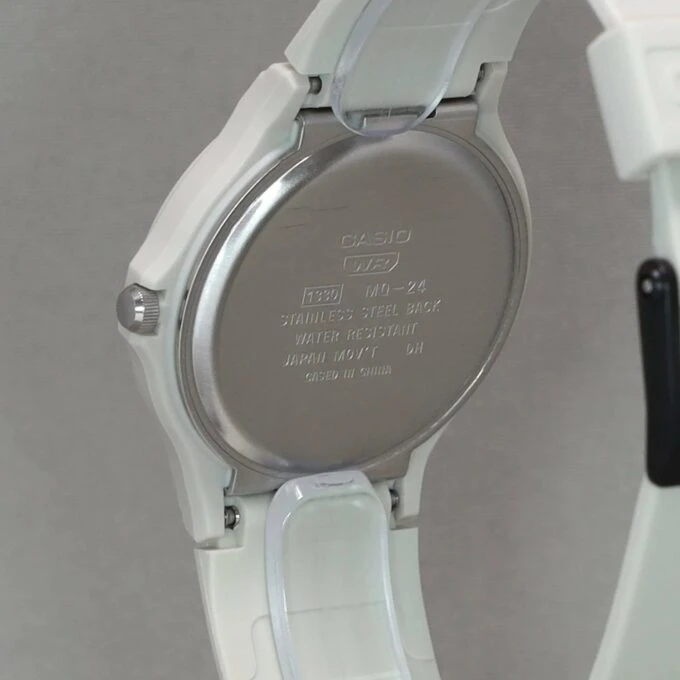 Montre Jeunesse Casio - MQ-24UC-8BDF - Bracelet en résine blanc - Affichage analogique - Résistant à l'eau