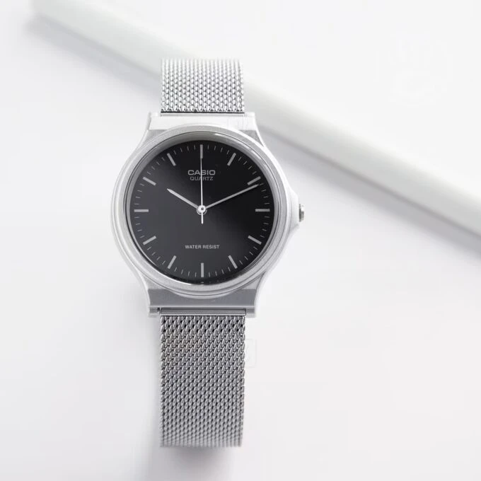 Montre CASIO Homme - MQ-24M-1EDF - Bracelet Gris En Acier Inoxydable - Résistante à l'eau - 12 Mois De Garantie