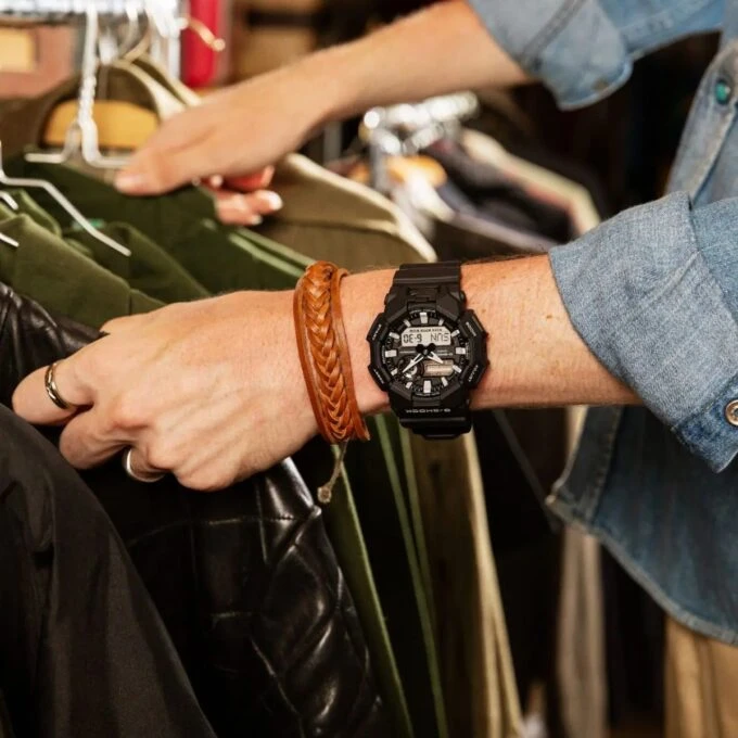 Montre Analogique-Digitale - G-SHOCK - Homme - Résistante aux Chocs, Étanche 200m, Batterie 10 Ans, LED Haute Luminosité - Bio-résine - Noir - Référence GA-010-1ADR