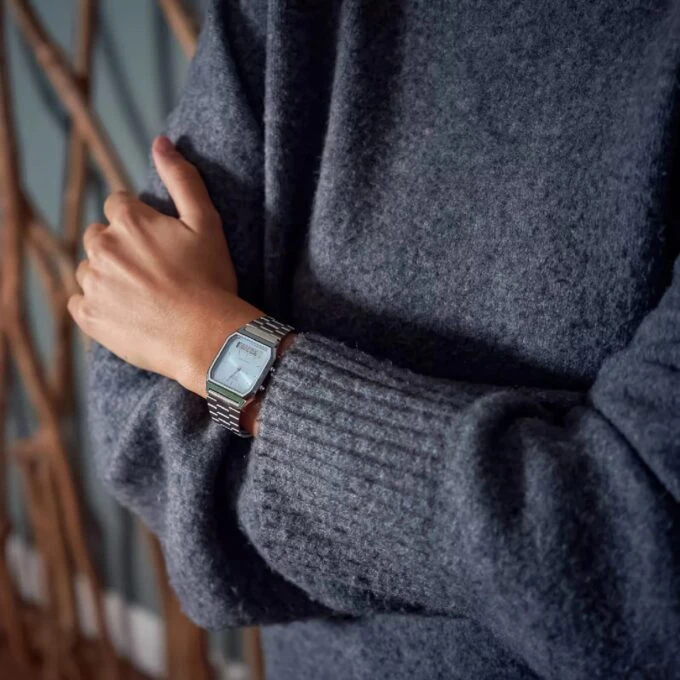 Montre Casio AQ-230A-2A1MQYDF - Design Pratique avec Chronomètre et Alarme Quotidienne - Verre Saphir