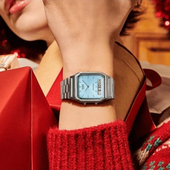 Montre Casio AQ-230A-2A1MQYDF - Design Pratique avec Chronomètre et Alarme Quotidienne - Verre Saphir