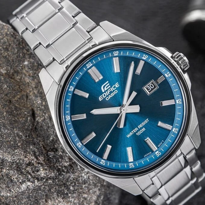 Montre Classique - Casio Edifice - Homme - Design Élégant, Résistance à lEau, Bracelet Acier Inoxydable, Mouvement Quartz - Métal - Argenté - EFV-150D-2AVUDF