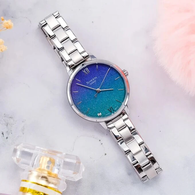 Montre Femme Casio Sheen - SHE-4548D-2AUDF - Bracelet Gris En Acier Inoxydable - Résistance à l'eau 50 Mètres