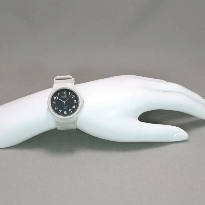 Montre Jeunesse Casio - MQ-24UC-8BDF - Bracelet en résine blanc - Affichage analogique - Résistant à l'eau