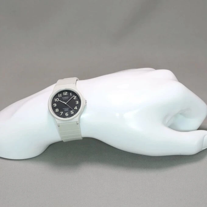 Montre Jeunesse Casio - MQ-24UC-8BDF - Bracelet en résine blanc - Affichage analogique - Résistant à l'eau