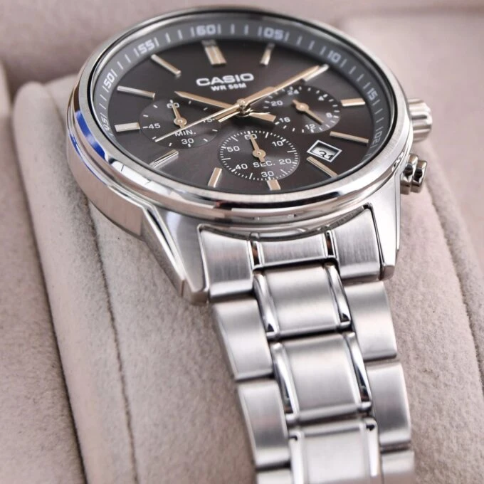 Montre Classique Homme Casio MTP-E515D-1AVDF – Acier Inoxydable, Bracelet Métal, Étanche, Design Élégant – Argenté – Chronographe - MTP-E515D-1AVDF