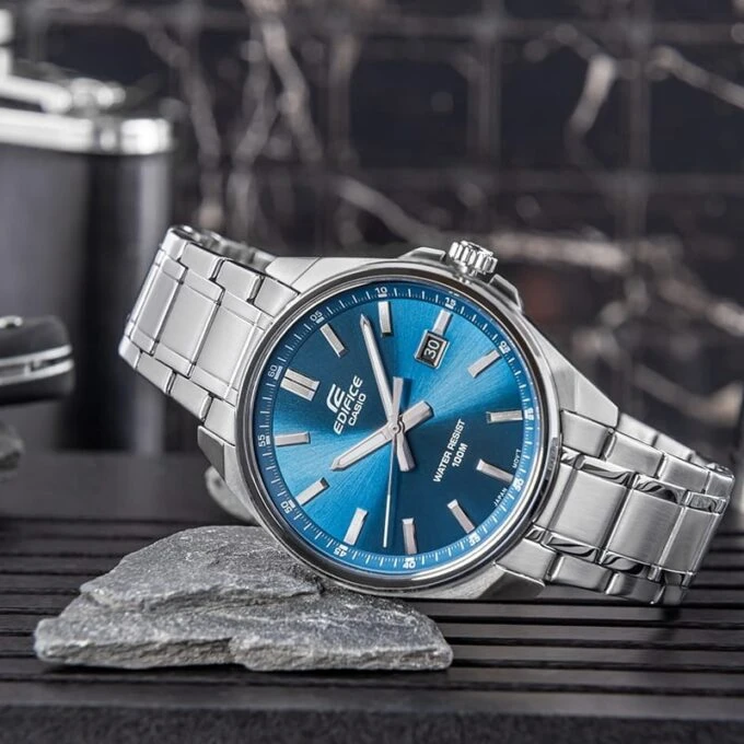 Montre Classique - Casio Edifice - Homme - Design Élégant, Résistance à lEau, Bracelet Acier Inoxydable, Mouvement Quartz - Métal - Argenté - EFV-150D-2AVUDF