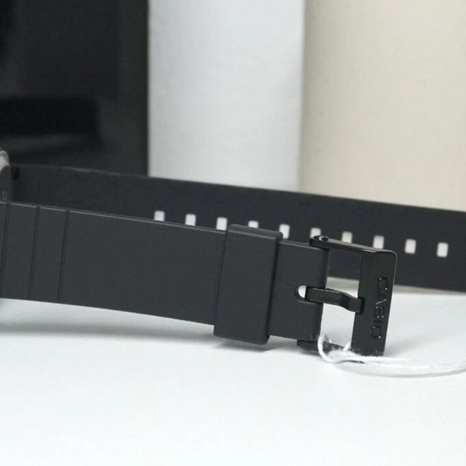 Montre Classique Unisexe Casio MQ-24 – Résine Biosourcée, Quartz Analogique, Design Minimaliste, Cadran Monochrome à Index Simples, Bracelet Écologique – MQ-24B-8BDF