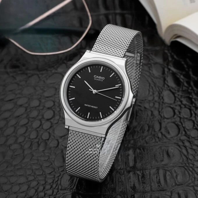 Montre CASIO Homme - MQ-24M-1EDF - Bracelet Gris En Acier Inoxydable - Résistante à l'eau - 12 Mois De Garantie