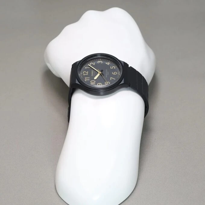 Montre Homme CASIO MW-240-1B2VDF - Bracelet en résine noir - Résistant à l'eau