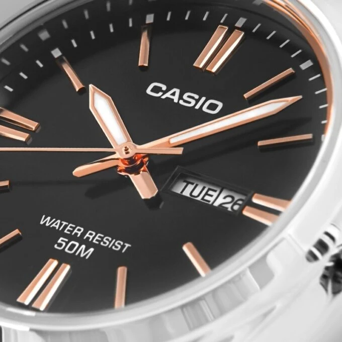 Montre Femme - Casio Collection LTP-1335D-1A2VDF - Quartz Précis, Luminescente, Résistante à l’Eau 5 Bar, Verre Minéral - Acier Inoxydable - Argent - Référence LTP-1335D-1A2VDF