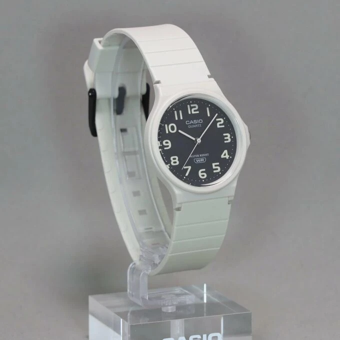 Montre Jeunesse Casio - MQ-24UC-8BDF - Bracelet en résine blanc - Affichage analogique - Résistant à l'eau