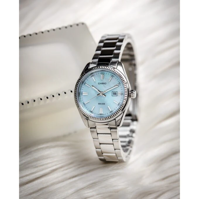 Montre Casio Femme - Cadran Nacre Bleu - Bracelet en Acier Inoxydable - Gris - LTP-1302DS-2AVDF