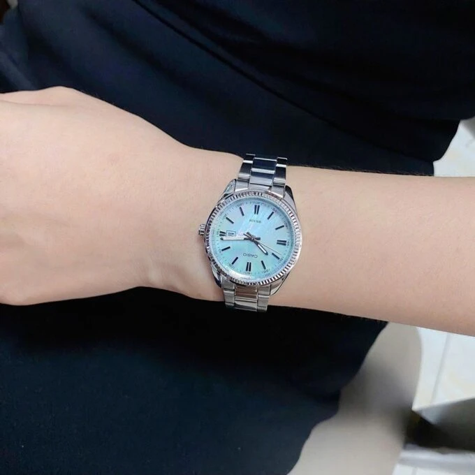 Montre Casio Femme - Cadran Nacre Bleu - Bracelet en Acier Inoxydable - Gris - LTP-1302DS-2AVDF