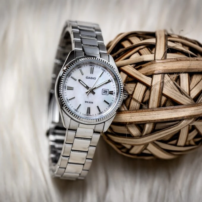 Montre Femme Casio Quartz - Acier Inoxydable Argent Cadran Rose Dateur - Etanche WR30 - LTP-1302DS-4AVDF