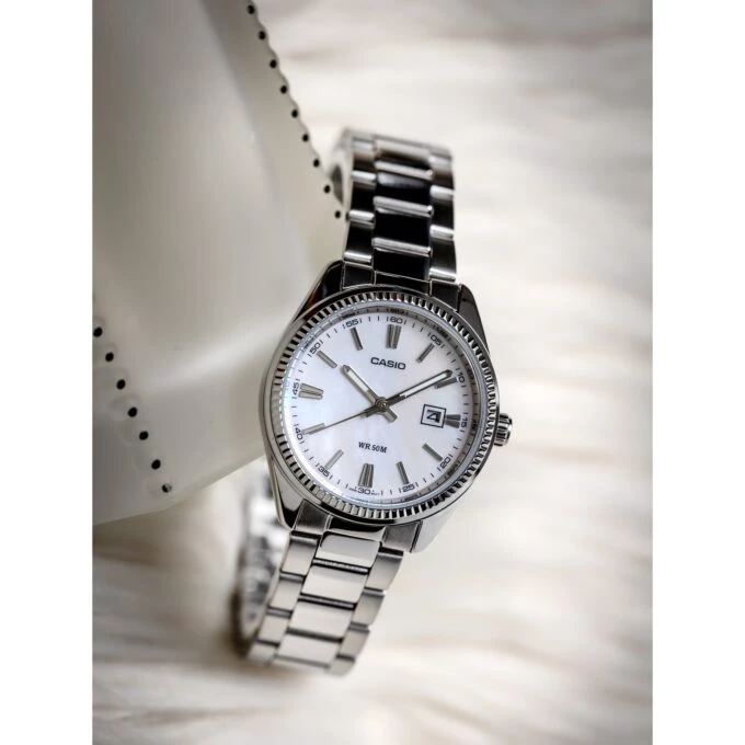 Montre Femme Casio Quartz - Acier Inoxydable Argent Cadran Rose Dateur - Etanche WR30 - LTP-1302DS-4AVDF