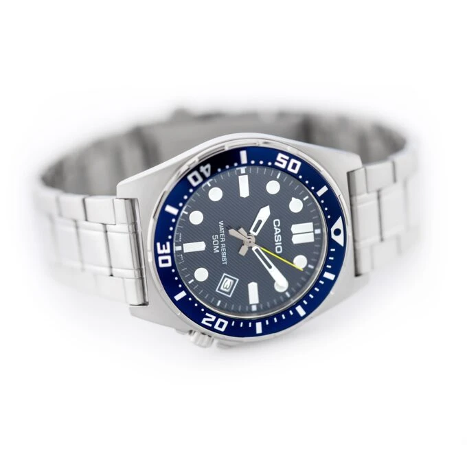 Montre Analogique Casio Homme – Acier Inoxydable, Bracelet Métal, Étanche, Argent – MTD-135D-2AVDF