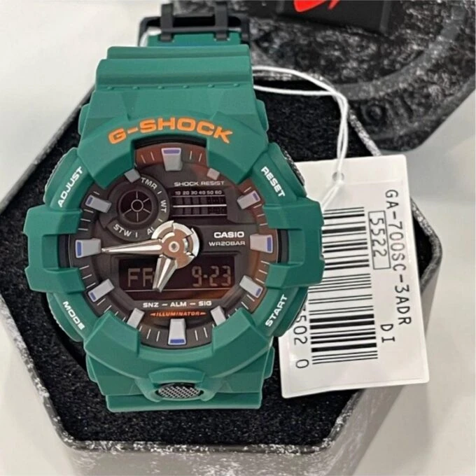 Montre Sport Homme - Casio G-Shock - Analogique et Digitale - Résistante aux Chocs, Étanche 200m, Chronomètre, Rétroéclairage - Résine - Vert - GA-700SC-3ADR