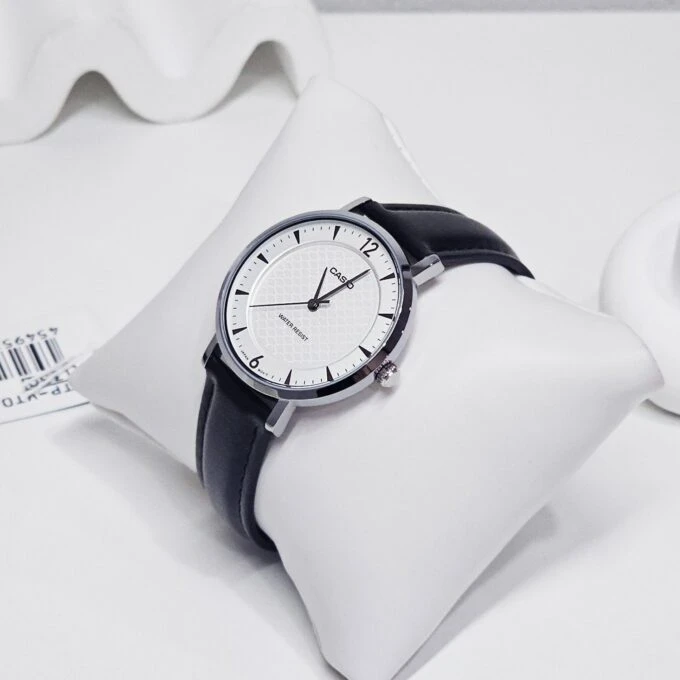 Montre analogique femme Casio Enticer – cadran blanc, bracelet cuir, style élégant, référence LTP-VT04L-7A2DF – Montres – Blanc