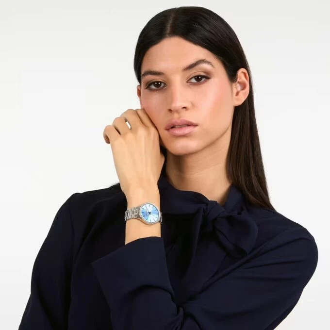 Montre femme Trussardi T-Essenza, acier poli 32mm, quartz, bracelet acier argent, verre minéral, étanche 5 ATM, boucle déployante, garantie 2 ans, référence R2453172506