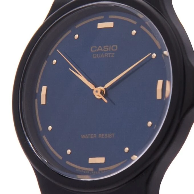 Montre CASIO Unisexe - Bracelet Noir En Resine - Boitier En Resine - Résistante à l'eau - 12 Mois De Garantie - MQ-76-2ALDF