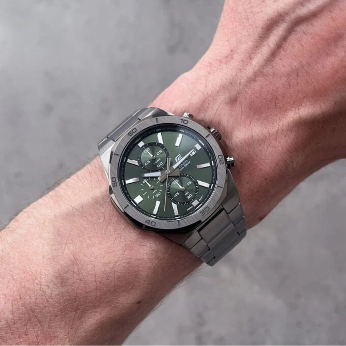 Montre Classique Homme Casio EDIFICE - EFV-640DC-3AVUDF – Chronographe, Acier Inoxydable, Bracelet Maille, Cadran Vert, Étanche 100m – Référence EFV-640DC-3AVUDF