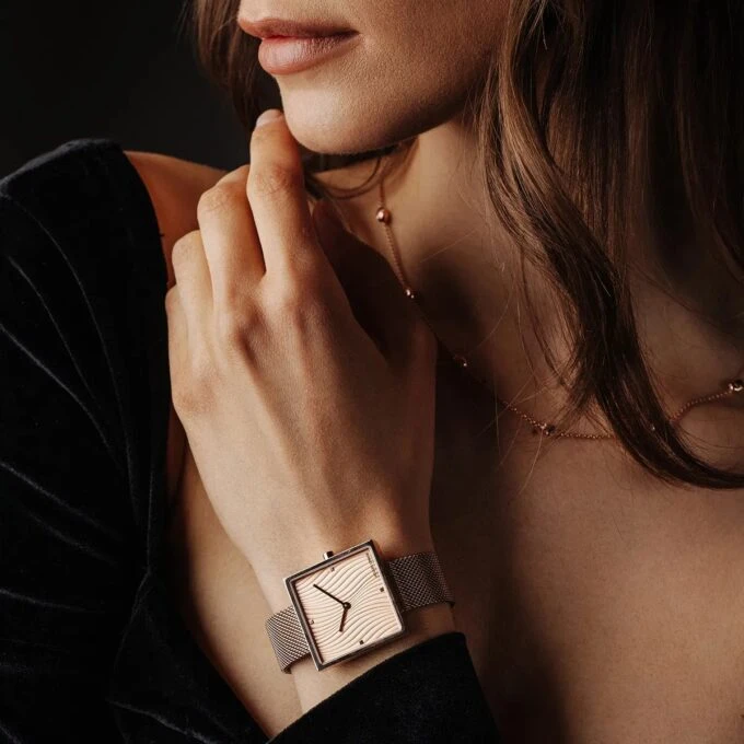 Montre Femme Jacques Lemans 1-2094F – Quartz, Boîtier Or 30 mm, Bracelet Acier Doré, Étanche 5 ATM