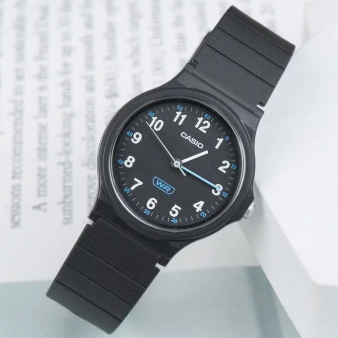 Montre Casio LQ-24B-1BDF - Femme - Analogique, Étanche, Bracelet Résine Bio - Boîtier 36.1 × 31.5 mm - Résine - Noir - Autonomie 3 ans - LQ-24B-1BDF