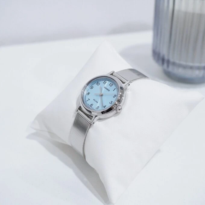 Montre femme Casio LTP-B170D-2BVDF – Acier inoxydable, bracelet maille, verre minéral, étanche 50m, précision ±20s/mois – Bleu