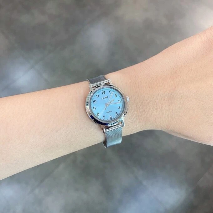 Montre femme Casio LTP-B170D-2BVDF – Acier inoxydable, bracelet maille, verre minéral, étanche 50m, précision ±20s/mois – Bleu